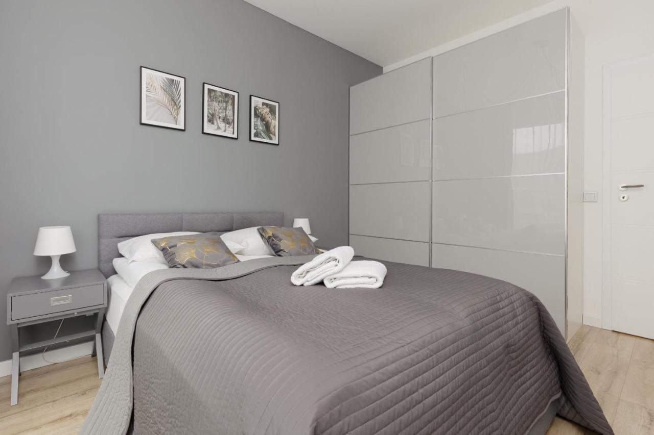 Butas Cozy With Parking In The 19th District By Renters *