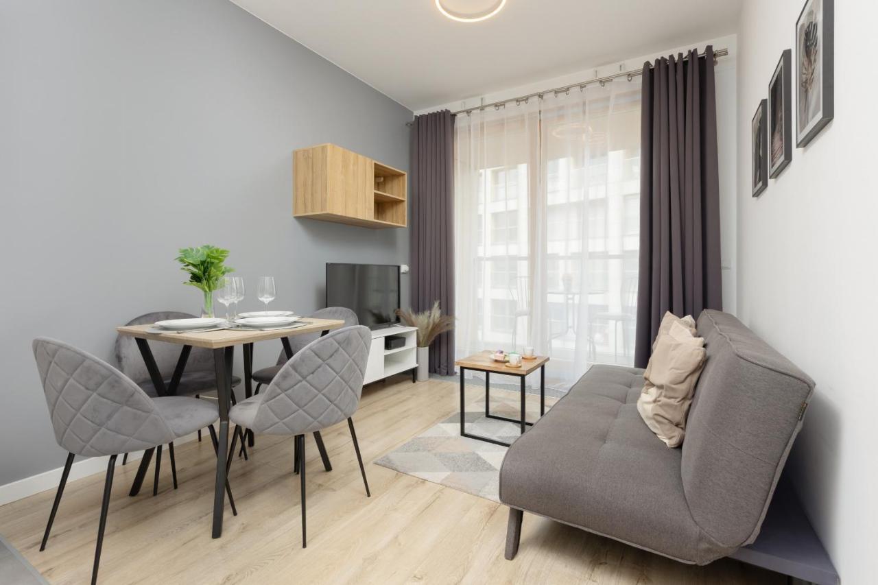 Butas Cozy With Parking In The 19th District By Renters Warsaw