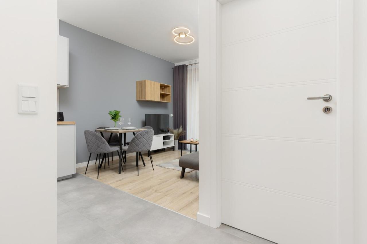 Butas Cozy With Parking In The 19th District By Renters *