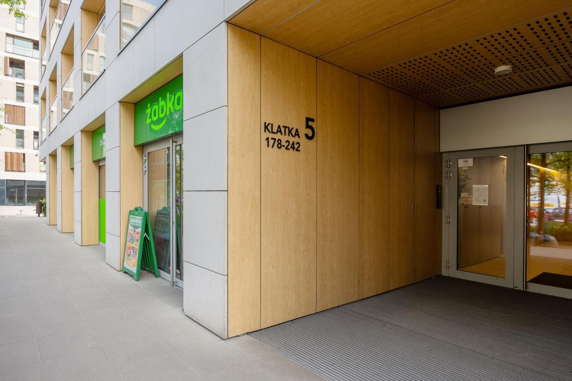 Butas Cozy With Parking In The 19th District By Renters